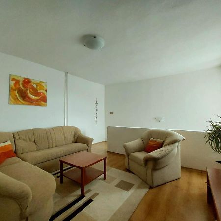 Naty Apartman Haniska Luaran gambar