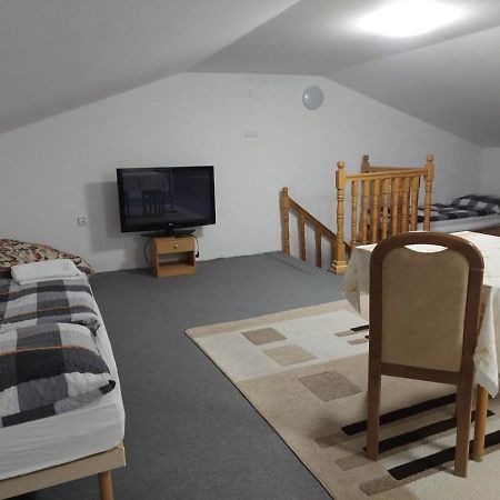 Naty Apartman Haniska Luaran gambar