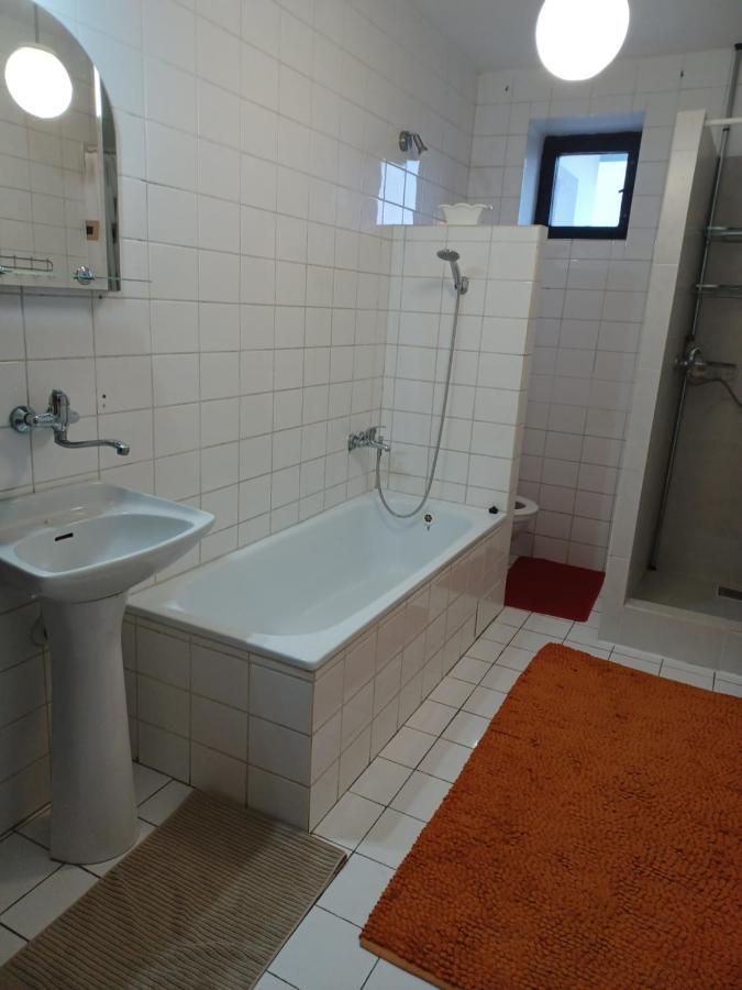Naty Apartman Haniska Luaran gambar