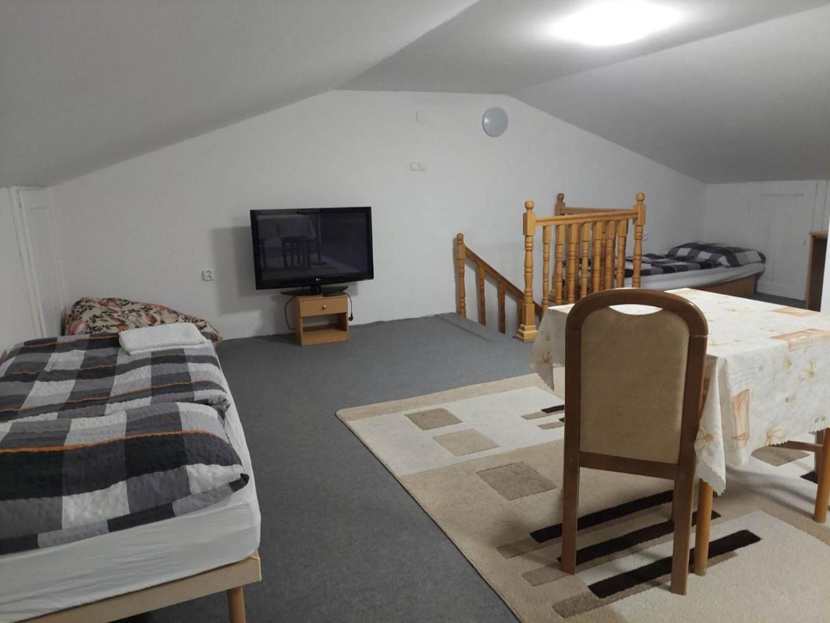 Naty Apartman Haniska Luaran gambar